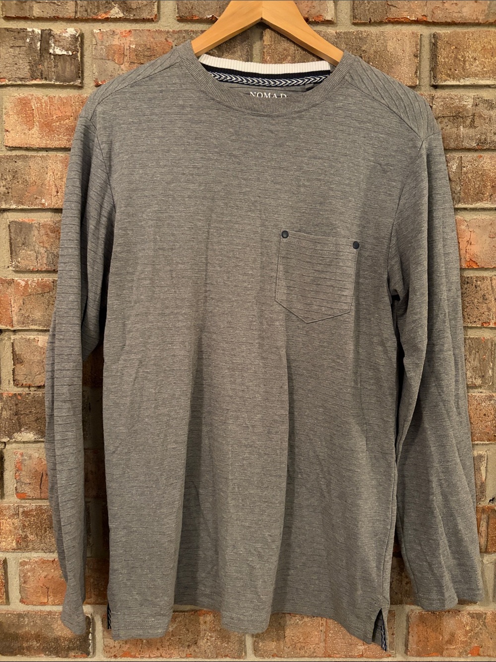 Nomad Men's Long Sleeve Pocket Tee in Heather Gray